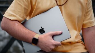Apple підвищує ціни в Україні: що дорожчає, а iPhone залишаються без змін 205