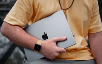 Apple підвищує ціни в Україні: що дорожчає, а iPhone залишаються без змін 203