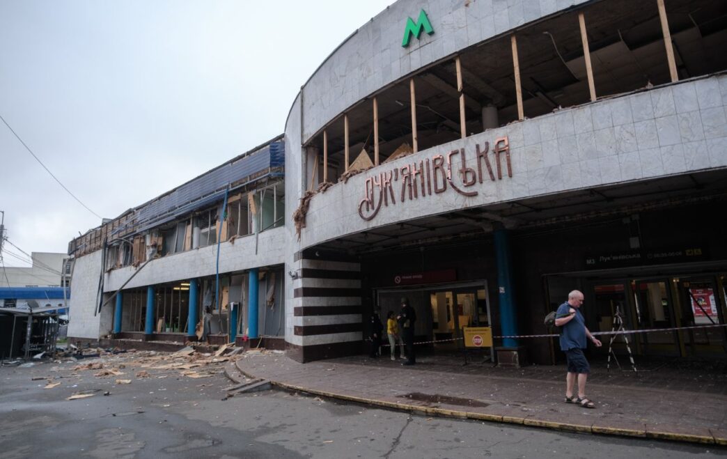 КМДА планує встановити тимчасовий наземний пішохідний перехід біля метро «Лук'янівська» після пошкоджень 4 КМДА планує встановити тимчасовий наземний пішохідний перехід біля метро «Лук'янівська» після пошкоджень 3