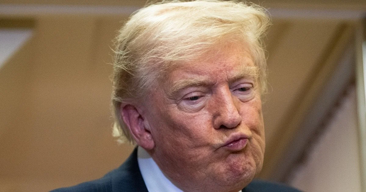 Трамп балансує між звинуваченнями у китайському втручанні та спробами налагодити відносини з Пекіном 165