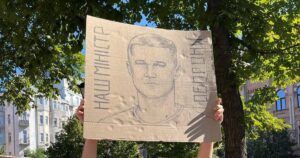 Протести в Києві проти відставки міністра оборони Михайла Федорова — другий день на площі Івана Франка 43