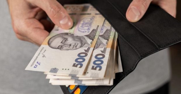 Коли гривневі депозити втрачають вигоду: вплив інфляції та курсу долара 12 Коли гривневі депозити втрачають вигоду: вплив інфляції та курсу долара 11