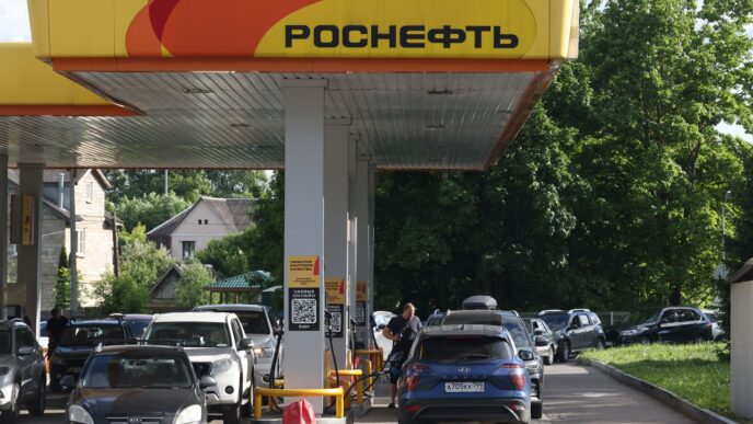 Росія шукає додаткові поставки бензину в Індію після втрати нафтопереробних потужностей 16 Росія шукає додаткові поставки бензину в Індію після втрати нафтопереробних потужностей 15