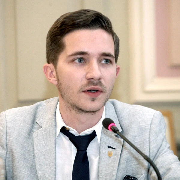Хто такий Олег Саакян, біографія. Політолог з Донбасу та архітектор української стійкості 6 Хто такий Олег Саакян, біографія. Політолог з Донбасу та архітектор української стійкості 5