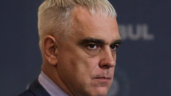 Зеленський призначив Олександра Поклада тимчасовим головою СБУ: підстави та перспективи 10 Зеленський призначив Олександра Поклада тимчасовим головою СБУ: підстави та перспективи 9