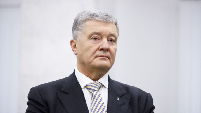 Верховний Суд відхилив позов Петра Порошенка про скасування персональних санкцій 20 Верховний Суд відхилив позов Петра Порошенка про скасування персональних санкцій 19