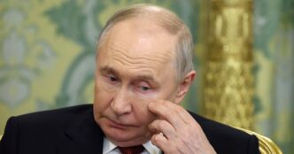 Яхта Путіна під ескортом військових кораблів прямує до Мурманська 1