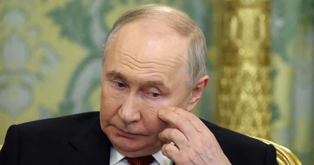 Яхта Путіна під ескортом військових кораблів прямує до Мурманська 29