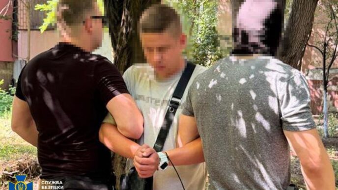 АКТИВУВАВ ПОНАД 1000 Starlink для окупантів. У Дніпрі затримали агента РФ 26 АКТИВУВАВ ПОНАД 1000 Starlink для окупантів. У Дніпрі затримали агента РФ 25