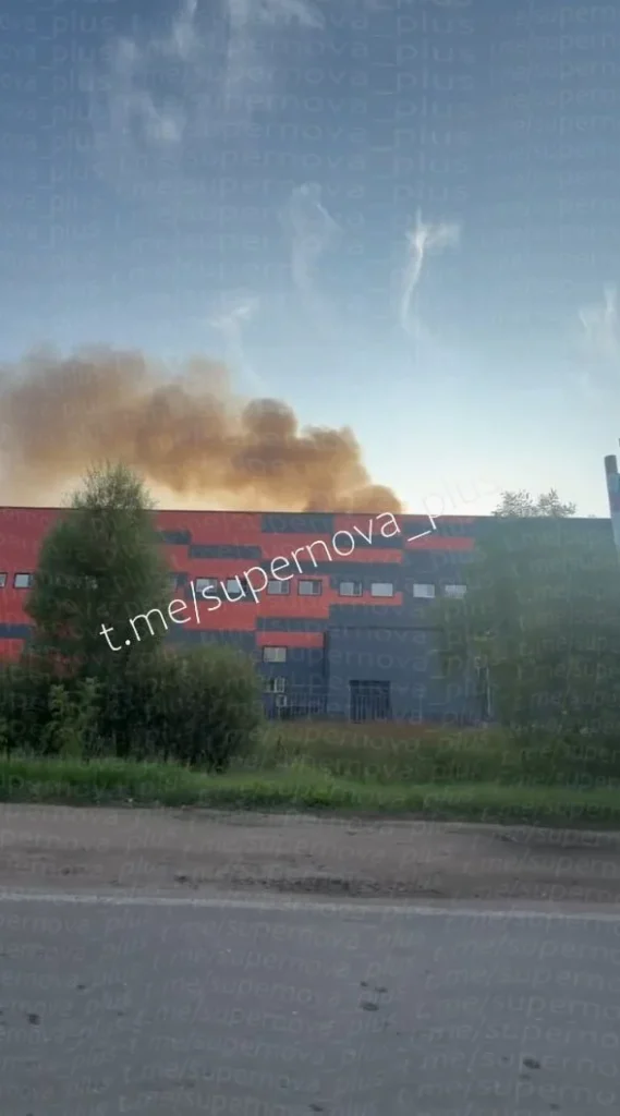 Понад 390 дронів на Москву: пожежі на складах і заводі в Підмосков’ї 12 Понад 390 дронів на Москву: пожежі на складах і заводі в Підмосков’ї 11