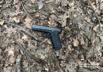 Затримання стрільця в Ужгороді: 48-річний Іван Вашинець з Glock 17 у лісі 31