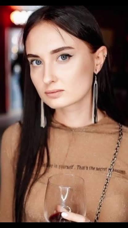 Хто така Даша Чередниченко, біографія. Таємна дружина Артема Пивоварова і незрима опора його успіху 14 Хто така Даша Чередниченко, біографія. Таємна дружина Артема Пивоварова і незрима опора його успіху 13