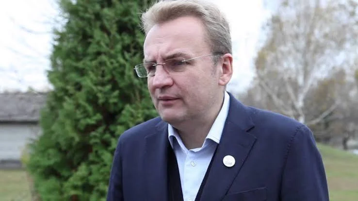 Інтерв'ю з мером Львова Андрієм Садовим: Всі чоловіки мають служити, як в Ізраїлі 8 Інтерв'ю з мером Львова Андрієм Садовим: Всі чоловіки мають служити, як в Ізраїлі 7