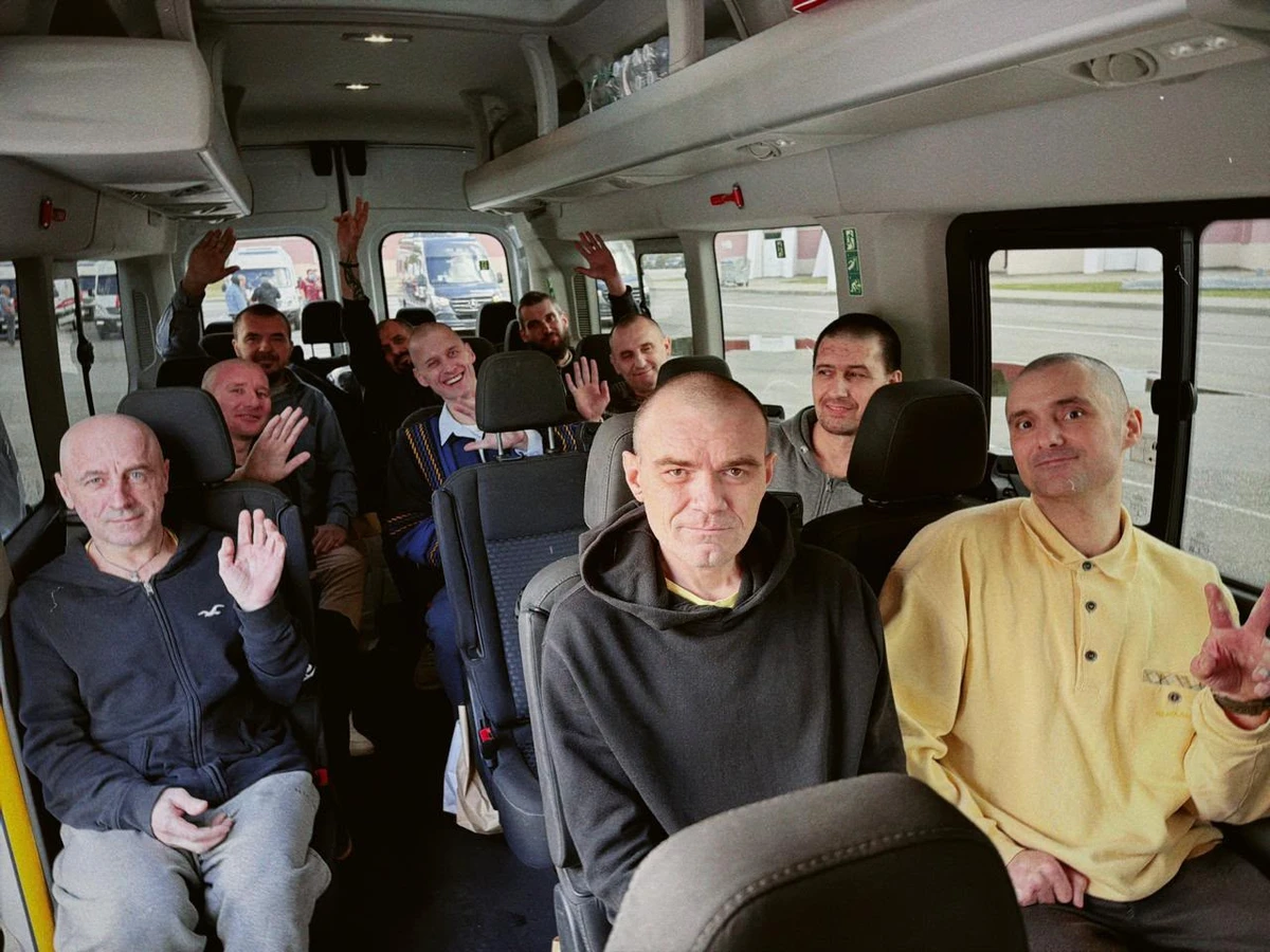 10 зниклих захисників повернули додому через Білорусь у День Незалежності 8 10 зниклих захисників повернули додому через Білорусь у День Незалежності 7