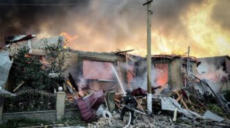 Російські реактивні дрони вразили будинок у Сумській області: загинули жінка і 9‑річний син 365