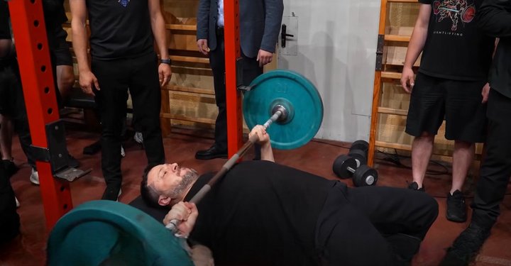 Зеленський зіграв у теніс і стріляв з лука з ветеранами у Франківську 33