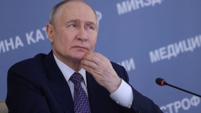 Японія готує жорсткі санкції після візиту Путіна на Ітуруп 8 Японія готує жорсткі санкції після візиту Путіна на Ітуруп 7