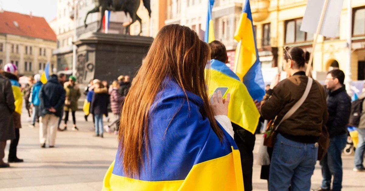Привітання з Днем Державного Прапора України: вірші, листівки та побажання 43