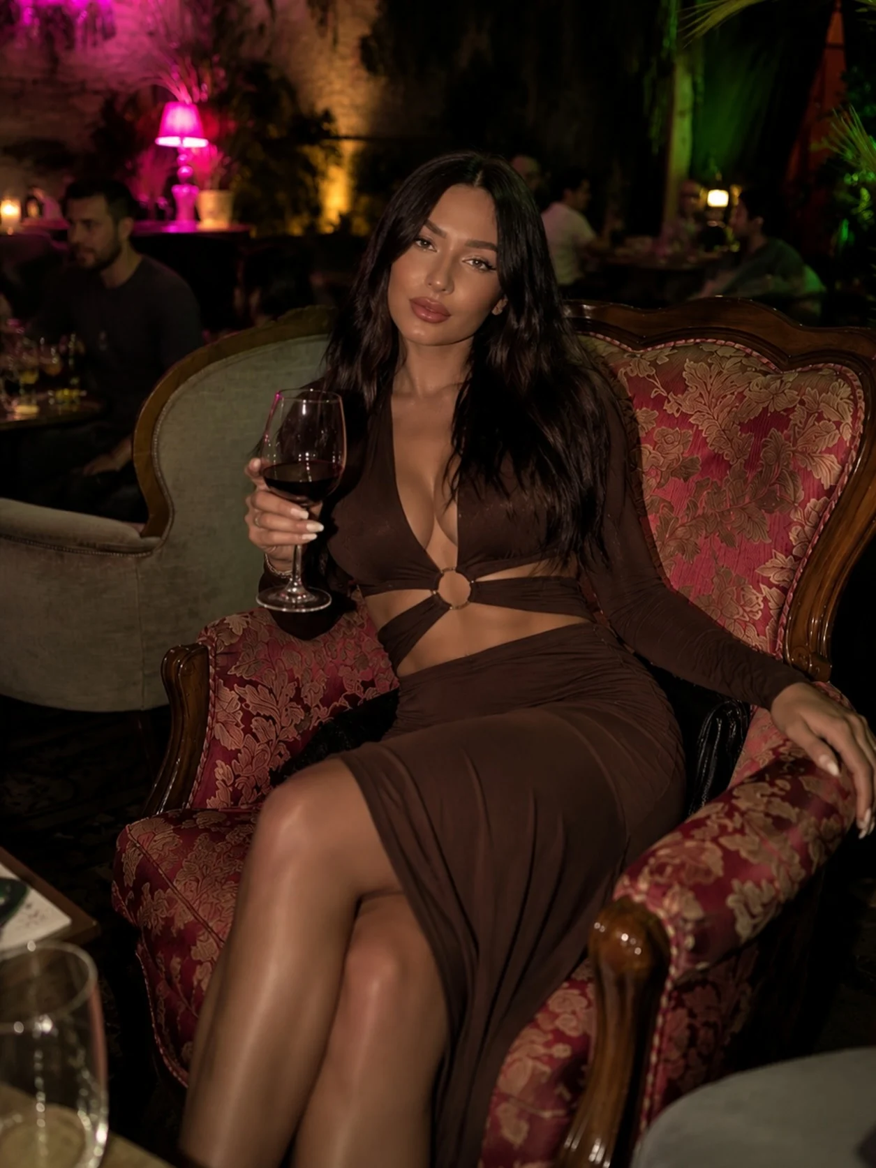 "Secret Garden Vibes" в центрі Києва: свято з кокаїном і ескортницями 8 "Secret Garden Vibes" в центрі Києва: свято з кокаїном і ескортницями 7
