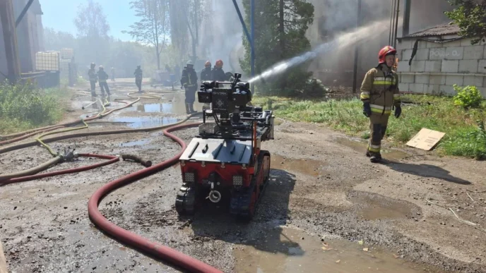У Львові на заводі «Іскра» згоріли двоє людей: склад з аерозолями охопив вогонь 16 У Львові на заводі «Іскра» згоріли двоє людей: склад з аерозолями охопив вогонь 15