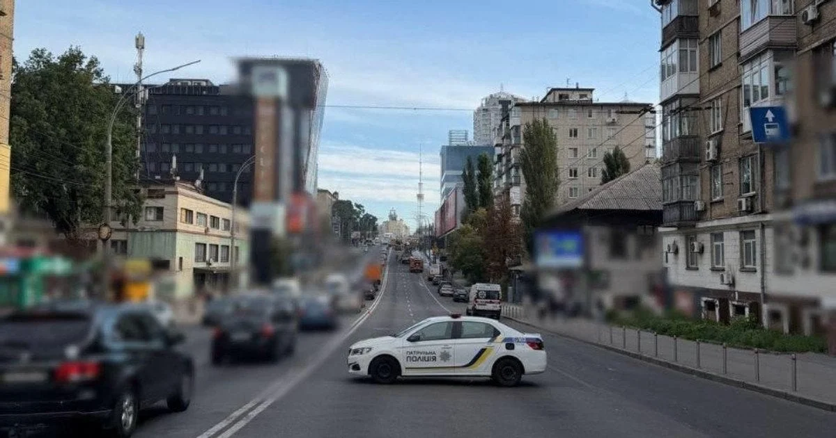 Пожежа в Києві: масштабна аварія в комерційній будівлі, транспортний рух зупинено 41