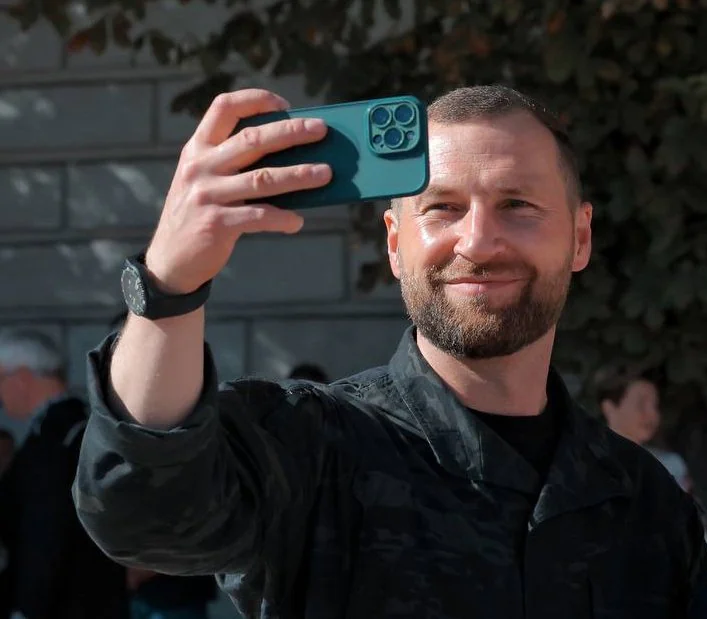 Міністр оборони Хмара показав військовий годинник Elliot Brown (фото) 5