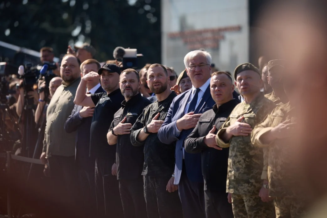 Звернення Володимира Зеленського з нагоди Дня Державного Прапора (відео) 17