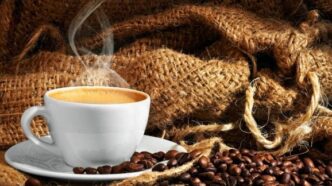 Чому ціна кави в Україні зростає, хоча світовий ринок падає: фактори вартості зерен 483