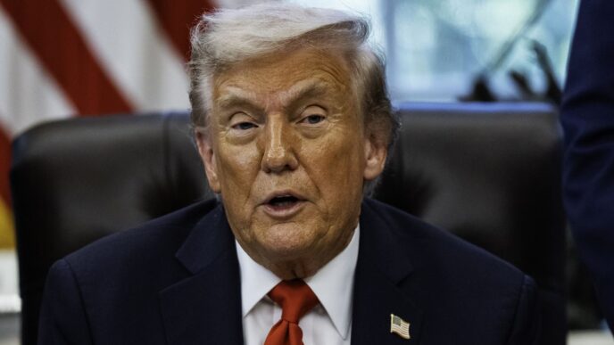 Трамп під час саміту НАТО в Анкарі: таємна пересадка з вантажівки на військовий літак 7