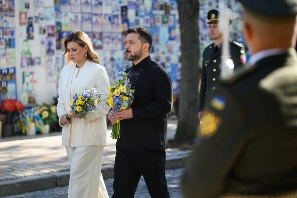 Олена Зеленська у День Незалежності: образ від LITKOVSKA з вишитим пшеничним полем 11