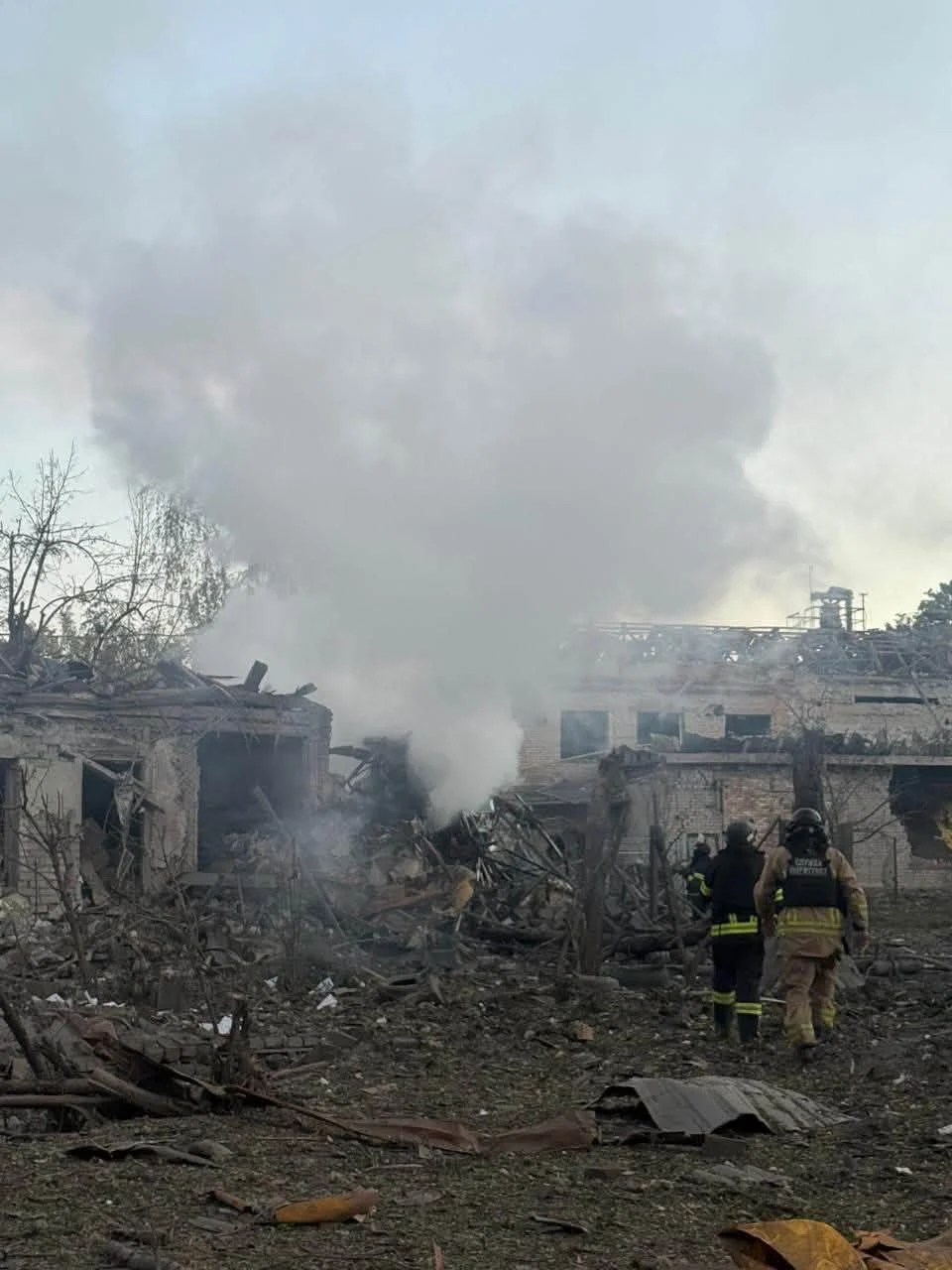 Авіаудар ФАБ‑500 по центру Слов'янська: зруйновано багатоповерховку (відео) 6 Авіаудар ФАБ‑500 по центру Слов'янська: зруйновано багатоповерховку (відео) 5