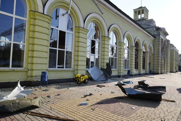 Російський удар по Лозовій (Харківщина) 21 вересня: пошкоджено вокзал, загинуло 1 людина 15