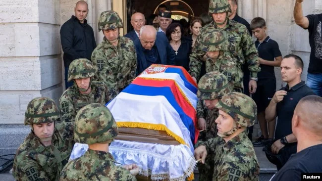 Похорон колишнього боснійського генерала Младича та конфлікт Сербії з ЄС 7