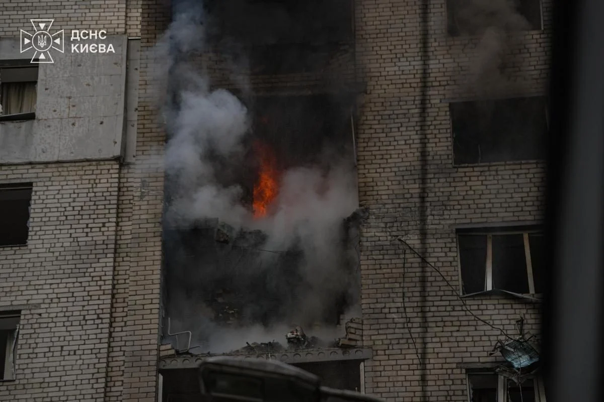 Дрон вразив багатоповерхівку в центрі Києва: загинув 14‑річний підліток, є поранені 5