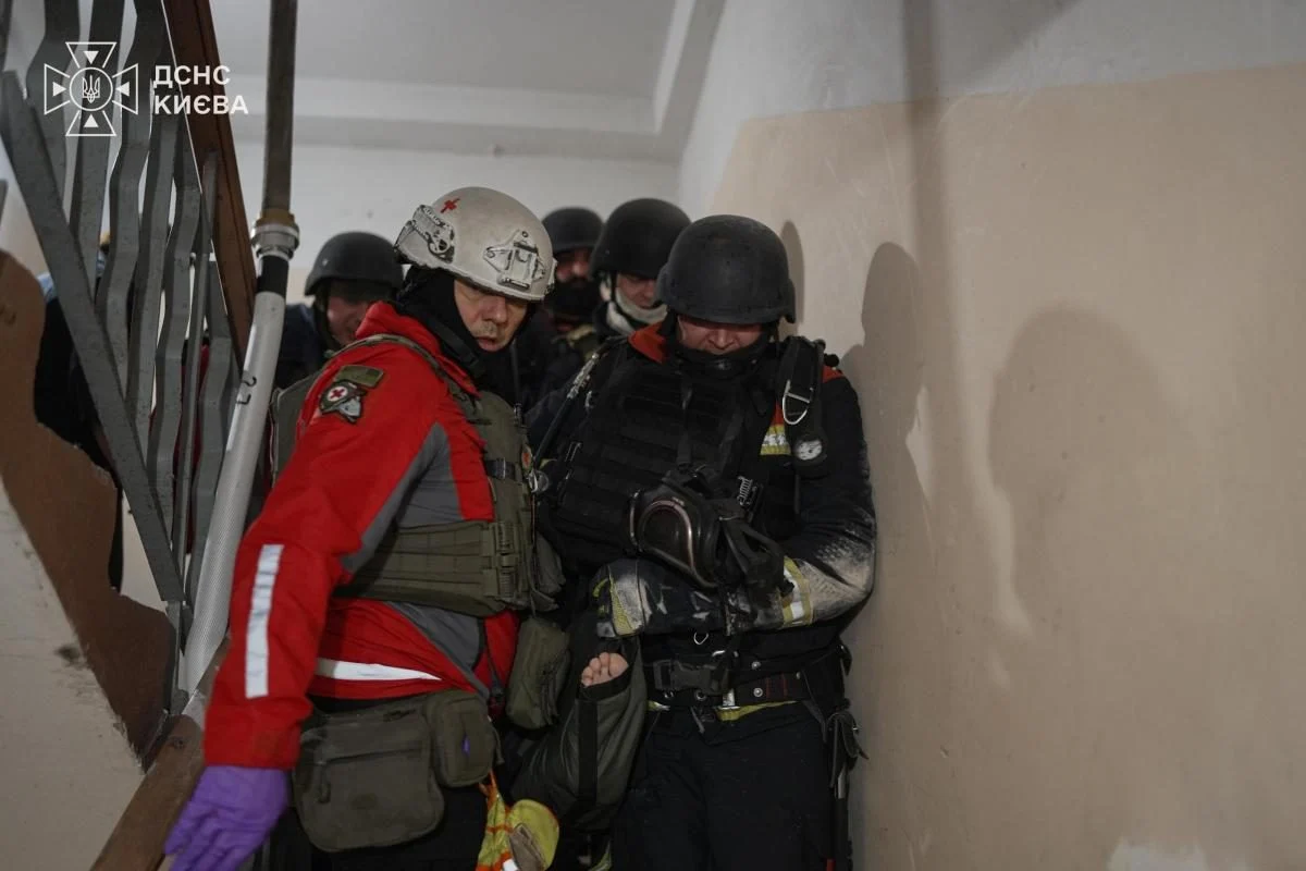 Дрон вразив багатоповерхівку в центрі Києва: загинув 14‑річний підліток, є поранені 11