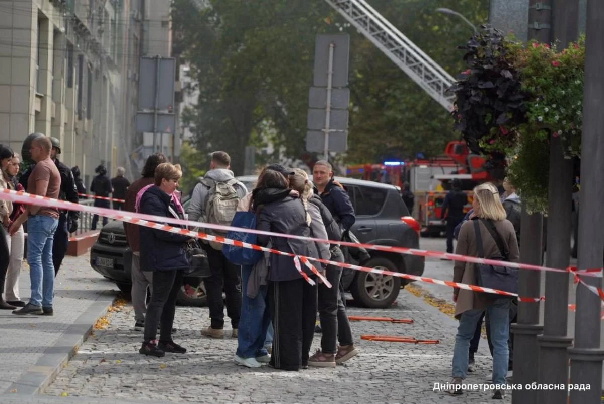 До 15 зросла кількість поранених після удару росіян по центру Дніпра 16 До 15 зросла кількість поранених після удару росіян по центру Дніпра 15