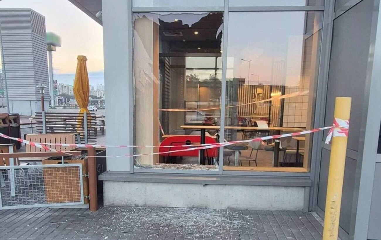 Дронова атака на Київ: пошкоджений ресторан McDonald’s та інші об’єкти 207