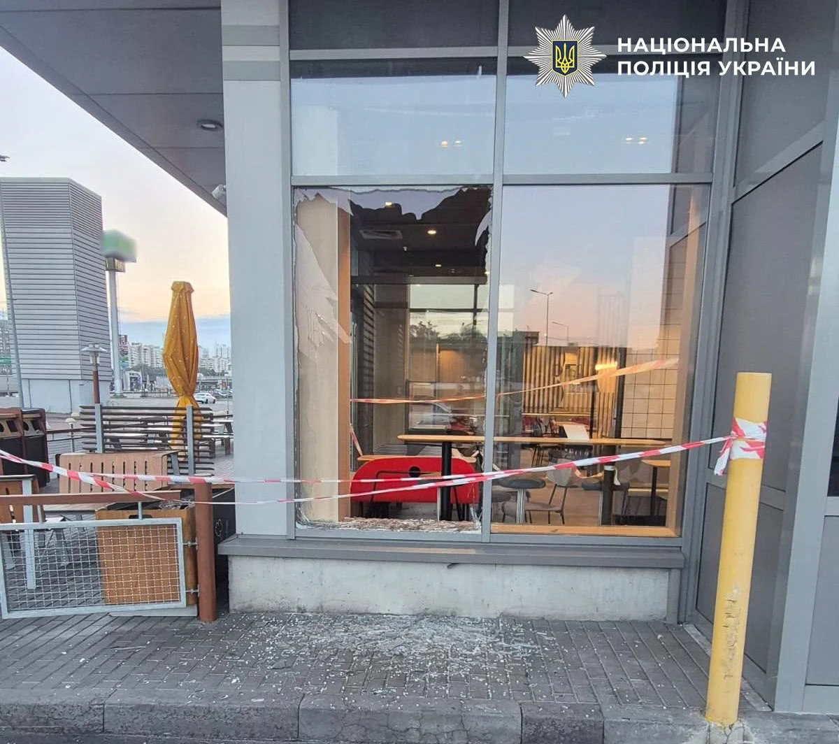 Дронова атака на Київ: пошкоджений ресторан McDonald’s та інші об’єкти 10 Дронова атака на Київ: пошкоджений ресторан McDonald’s та інші об’єкти 9