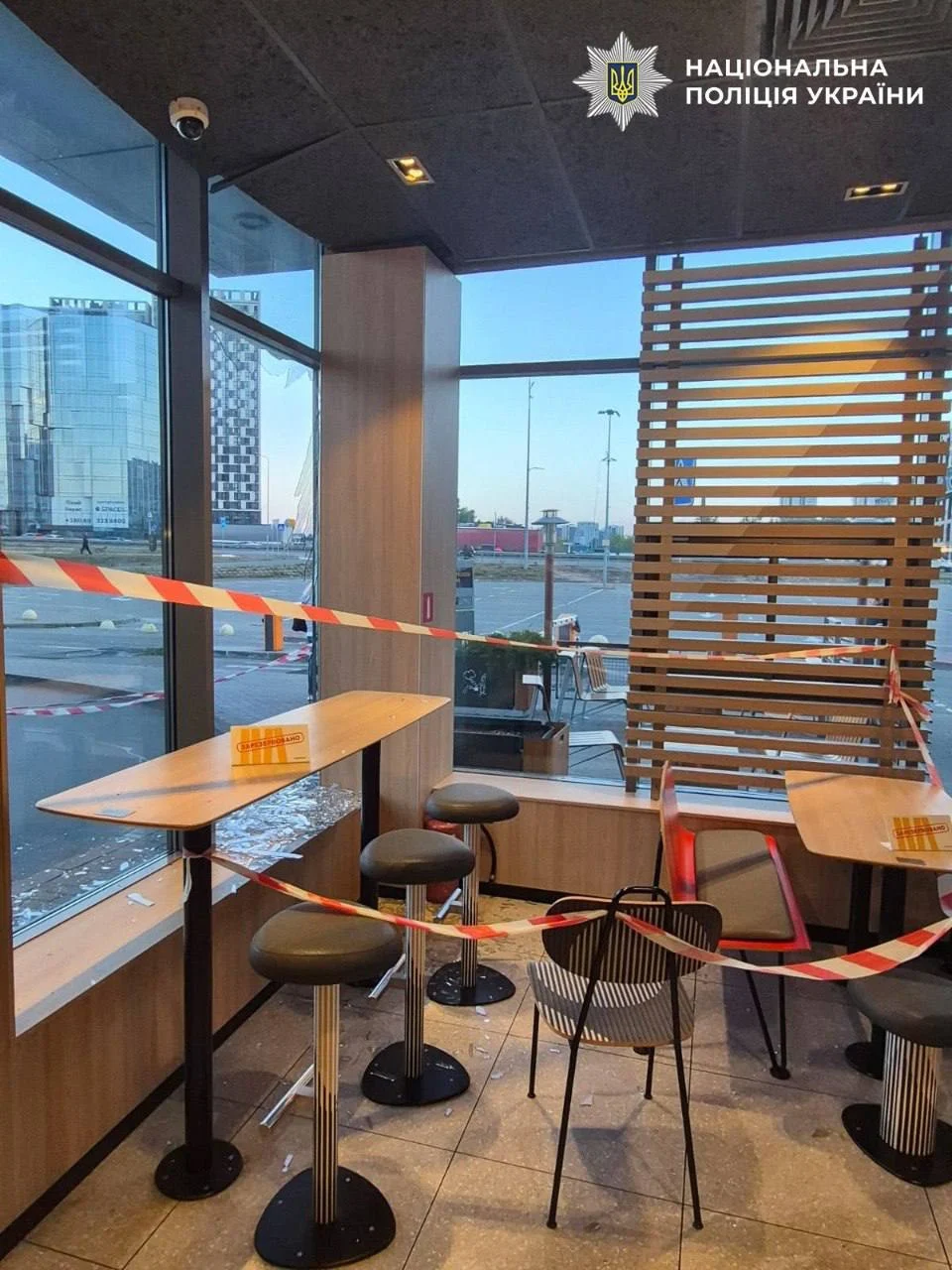 Дронова атака на Київ: пошкоджений ресторан McDonald’s та інші об’єкти 8 Дронова атака на Київ: пошкоджений ресторан McDonald’s та інші об’єкти 7