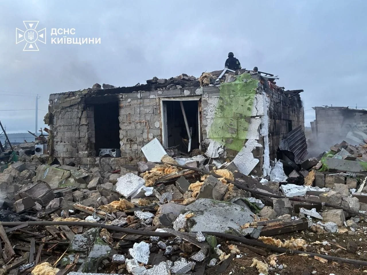 Обстріл Фастівщини Київської області: поранена родина, діти госпіталізовані 12 Обстріл Фастівщини Київської області: поранена родина, діти госпіталізовані 11