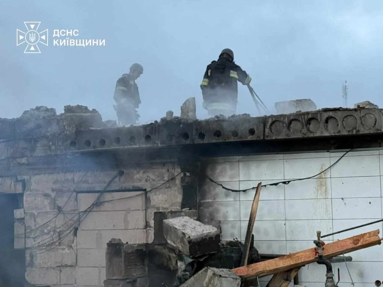 Обстріл Фастівщини Київської області: поранена родина, діти госпіталізовані 10 Обстріл Фастівщини Київської області: поранена родина, діти госпіталізовані 9
