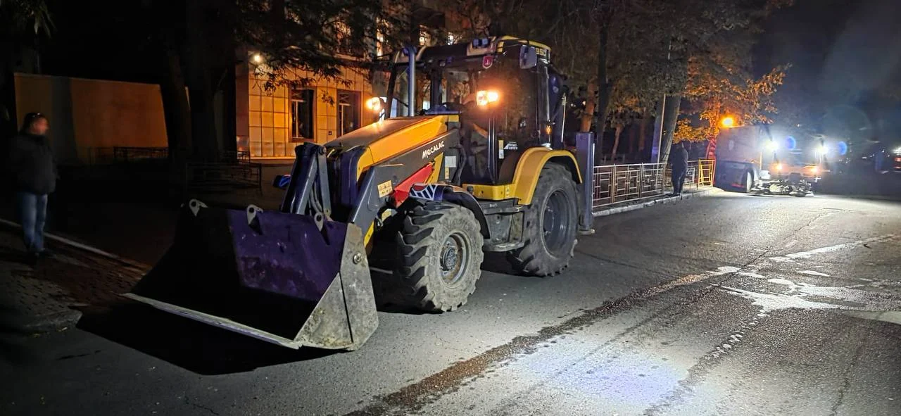 Російська атака на Одесу: пошкоджено медичний заклад, вибито вікна в 10 будинках і школі 7