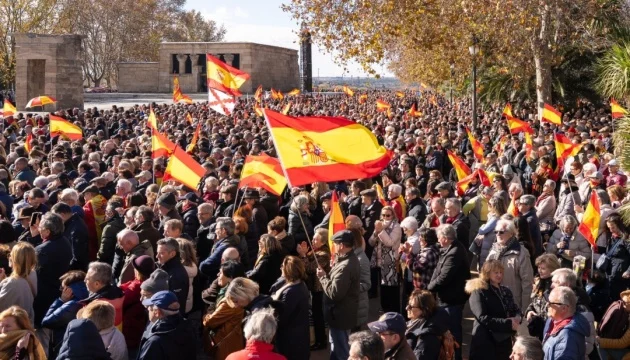 ПРОТЕСТИ В 200 МІСТАХ КРАЇНИ: Іспанія протестує через кризу мігрантів у Сеуті 7