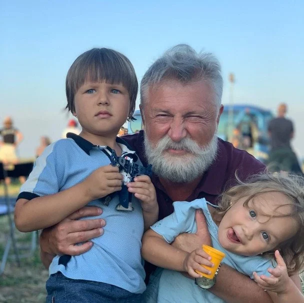 Станіслав Боклан: 40‑річчя шлюбу, дружина Наталія Кленіна, діти та онуки 10 Станіслав Боклан: 40‑річчя шлюбу, дружина Наталія Кленіна, діти та онуки 9
