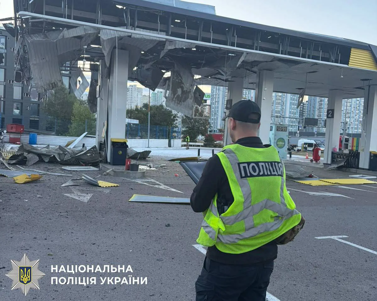 Дронова атака на Київ: пошкоджений ресторан McDonald’s та інші об’єкти 6 Дронова атака на Київ: пошкоджений ресторан McDonald’s та інші об’єкти 5