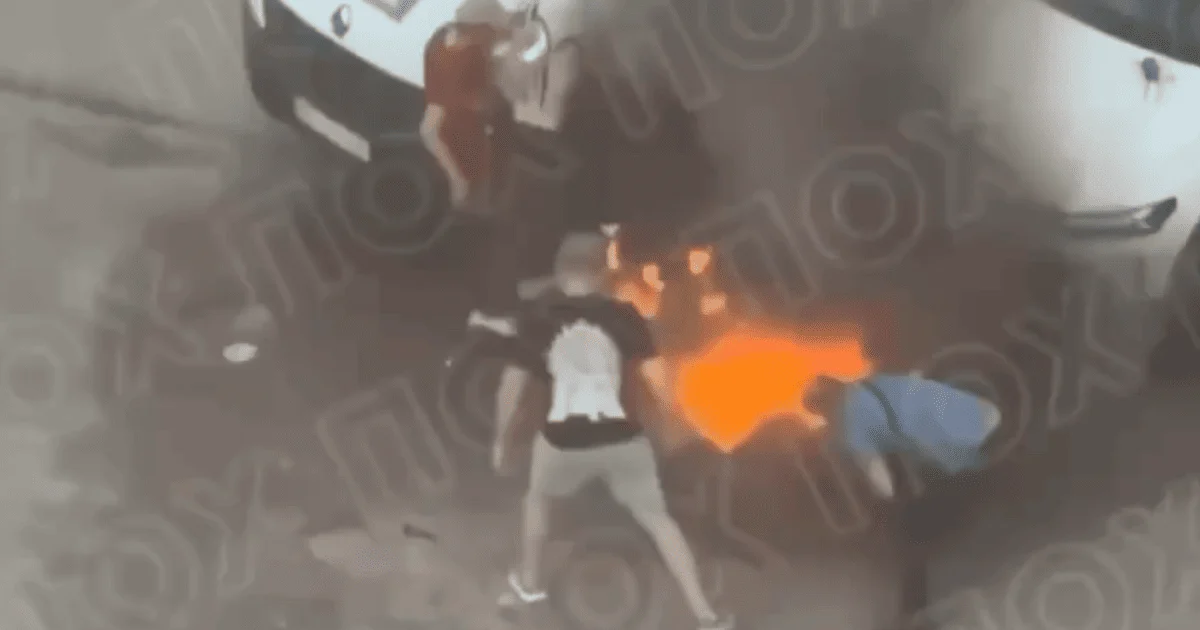 У Києві чоловік голими руками відтягнув вогняний уламок дрона «Шахед» від автомобіля 5
