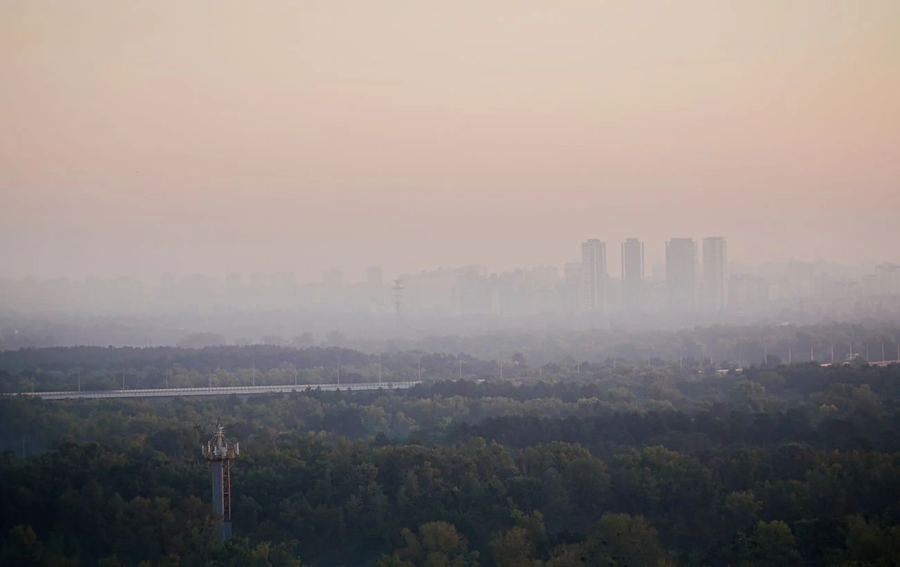 Якість повітря під Києвом: підвищений рівень пилу – рекомендації щодо закриття вікон 25