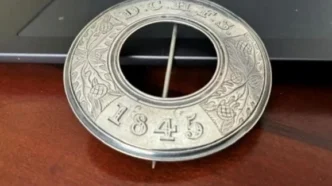 Срібна брошка 1845 року: розкрито значення ініціалів та історію нагороди в Шотландії 13
