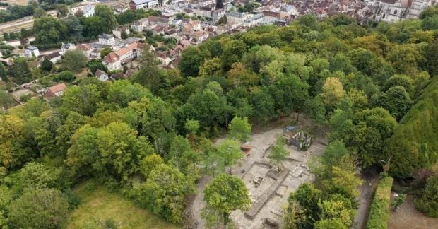 Археологічне відкриття в Тоннері: залишки стародавнього міста під Монбелланом 47