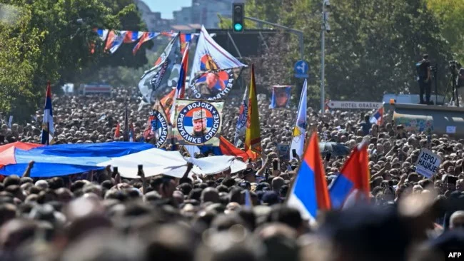 Похорон колишнього боснійського генерала Младича та конфлікт Сербії з ЄС 5